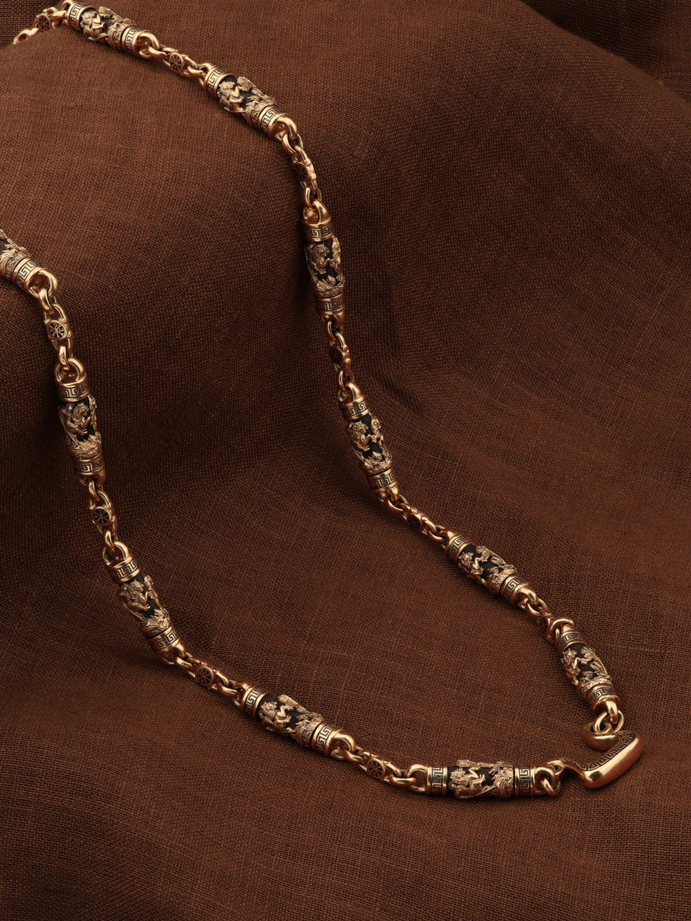 Цепь из золота c эмалью и эбеновым деревом