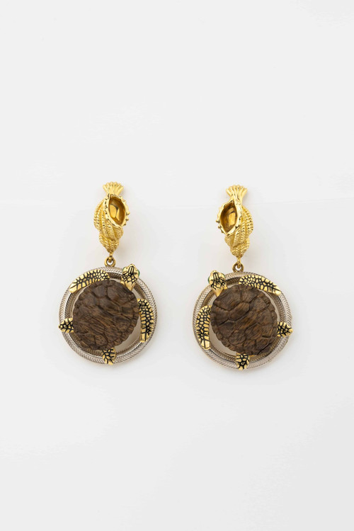 Серьги из лимонного золота c эмалью и железным деревом