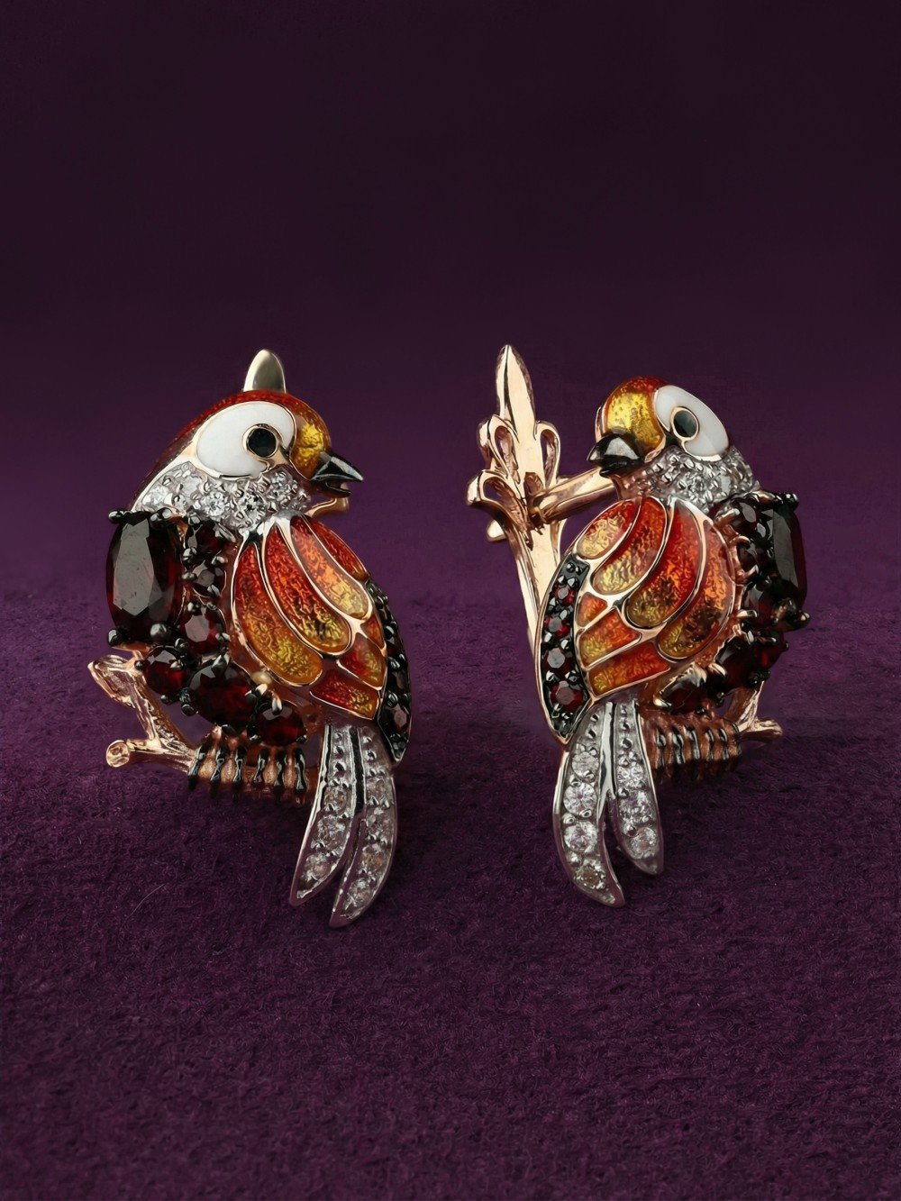 Серьги из золота c эмалью, фианитом и гранатом