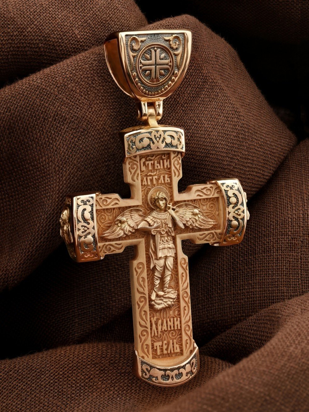 Крест из золота c деревом груши