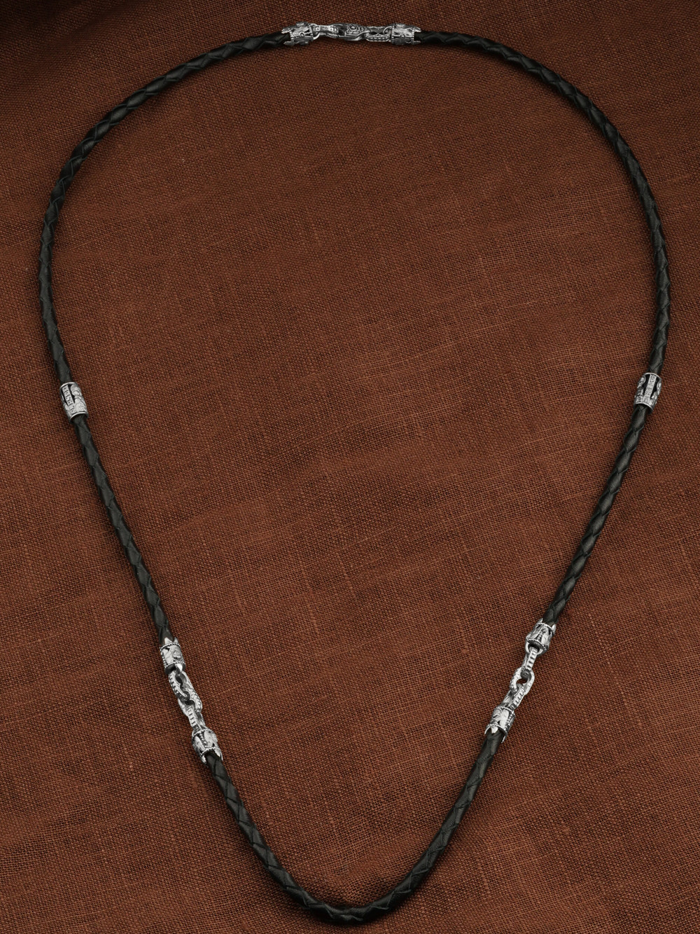 Гайтан из белого золота c кожаным шнурком