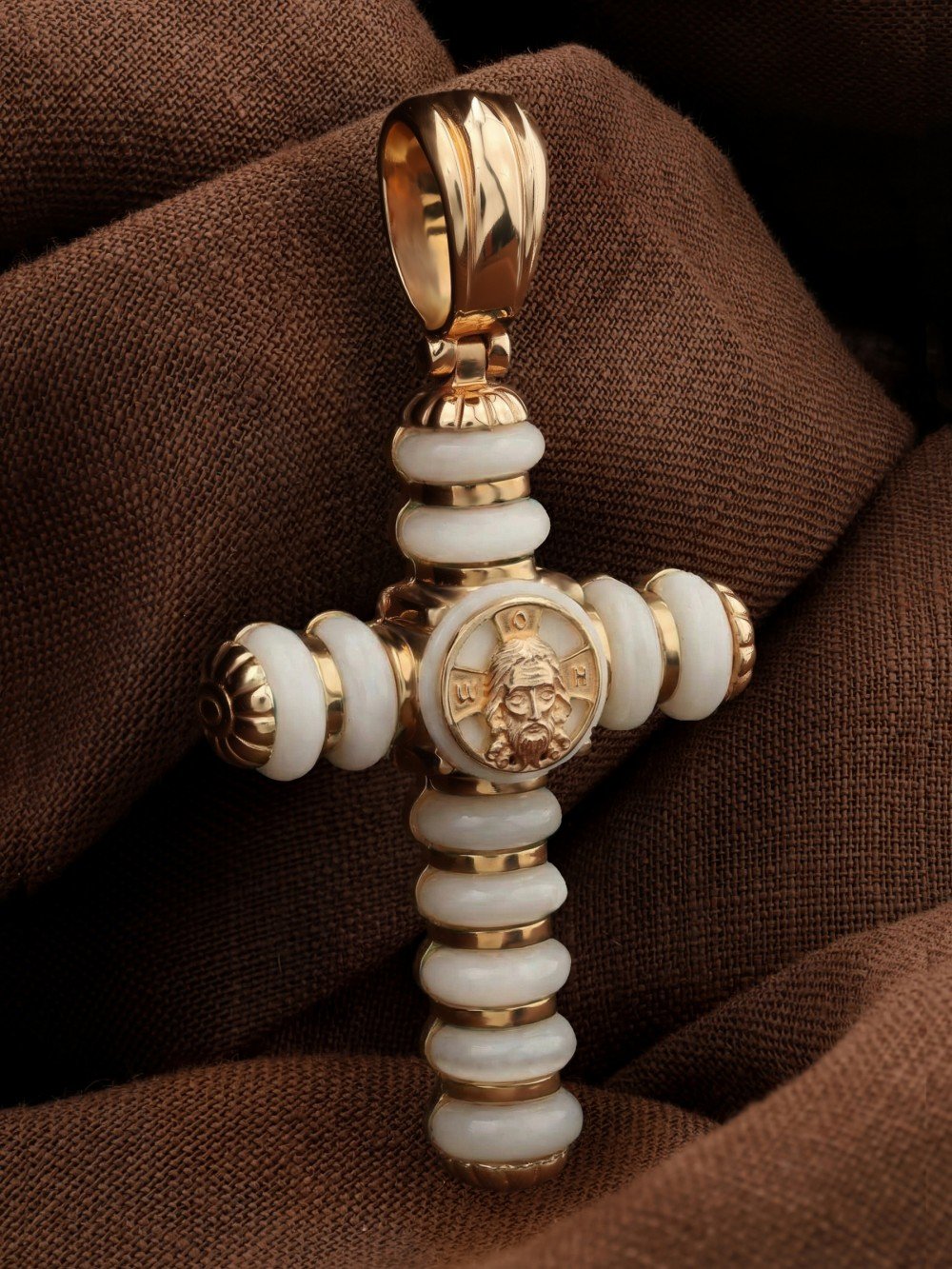 Крест из золота c кахолонгом