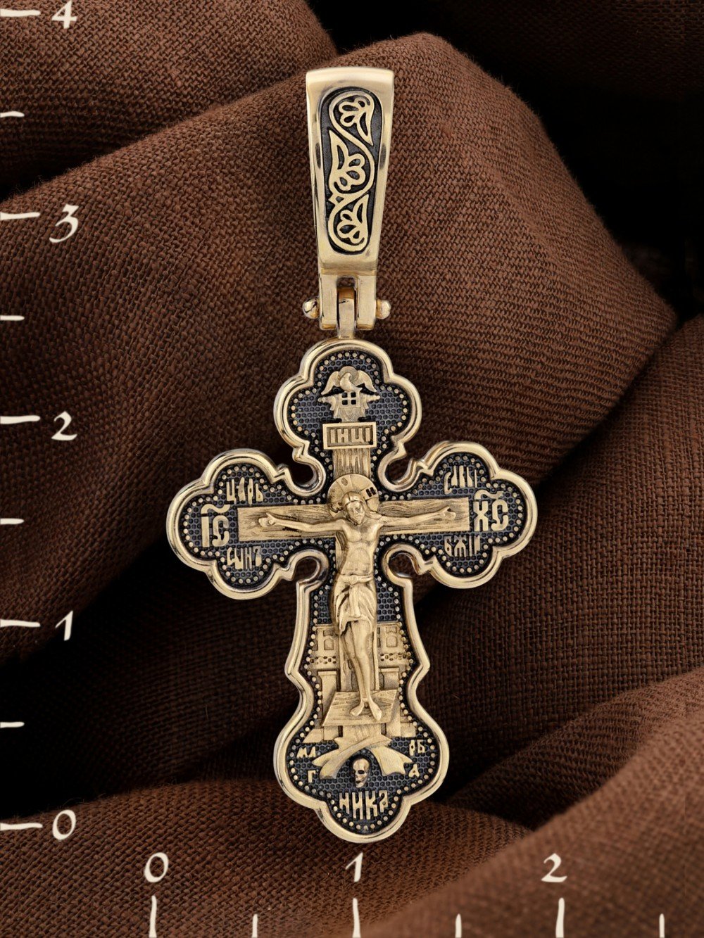 Крест из лимонного золота