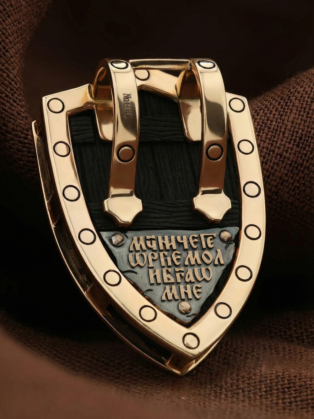 Образок из золота c эбеновым деревом