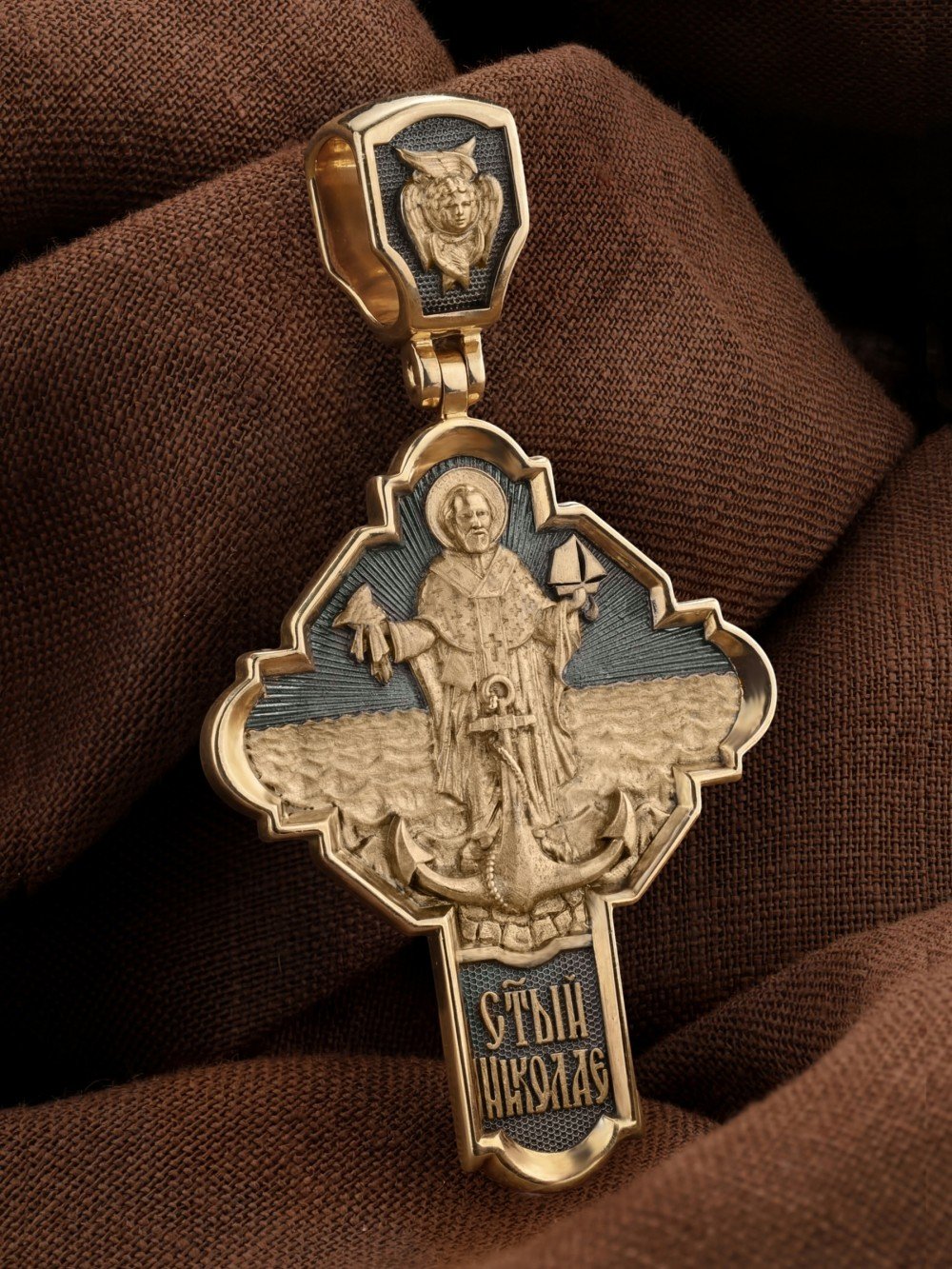 Крест из лимонного золота