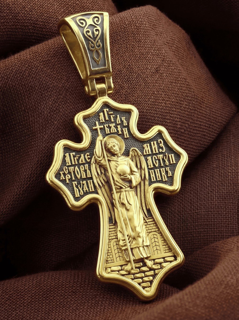 Крест из лимонного золота