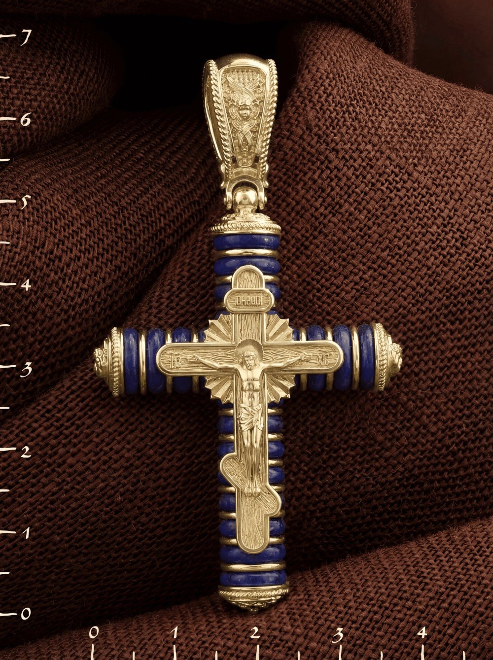 Крест из лимонного золота c лазуритом