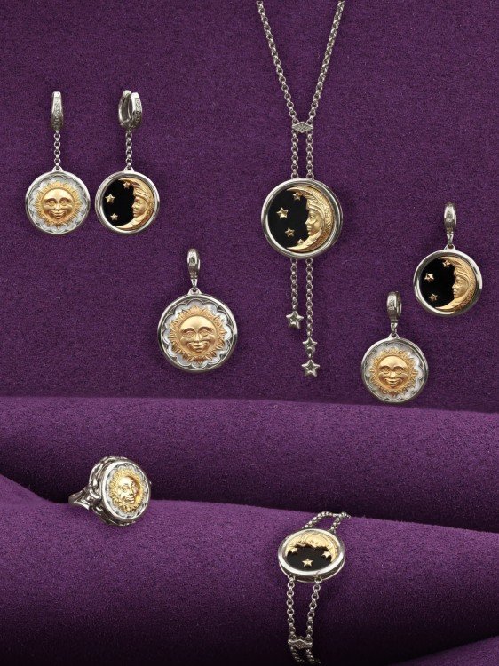 Колье из белого золота c ониксом и перламутром