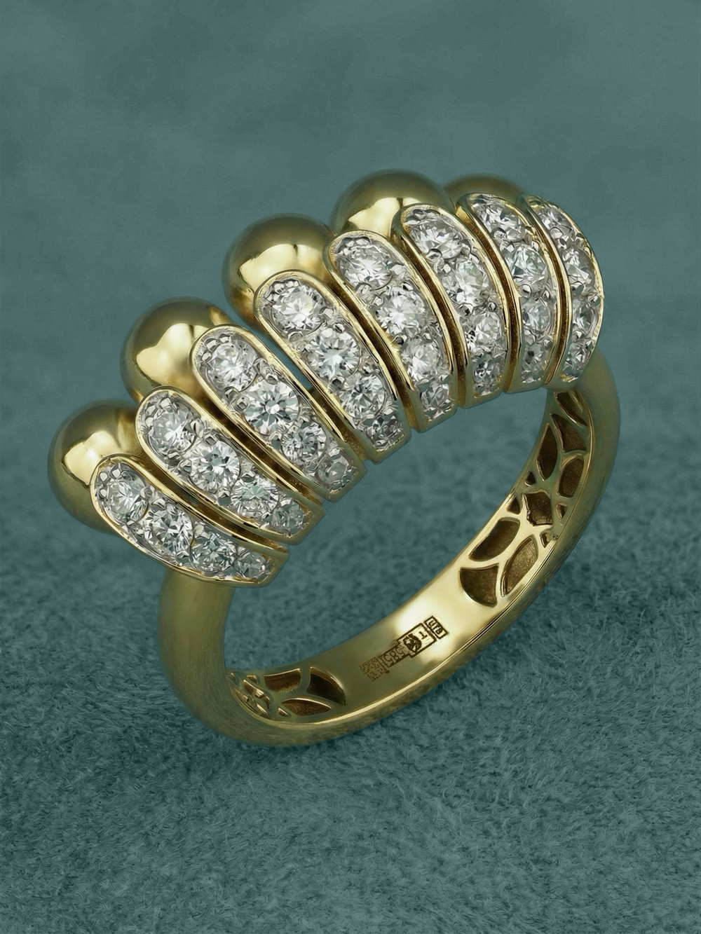 Кольцо из лимонного золота c бриллиантами