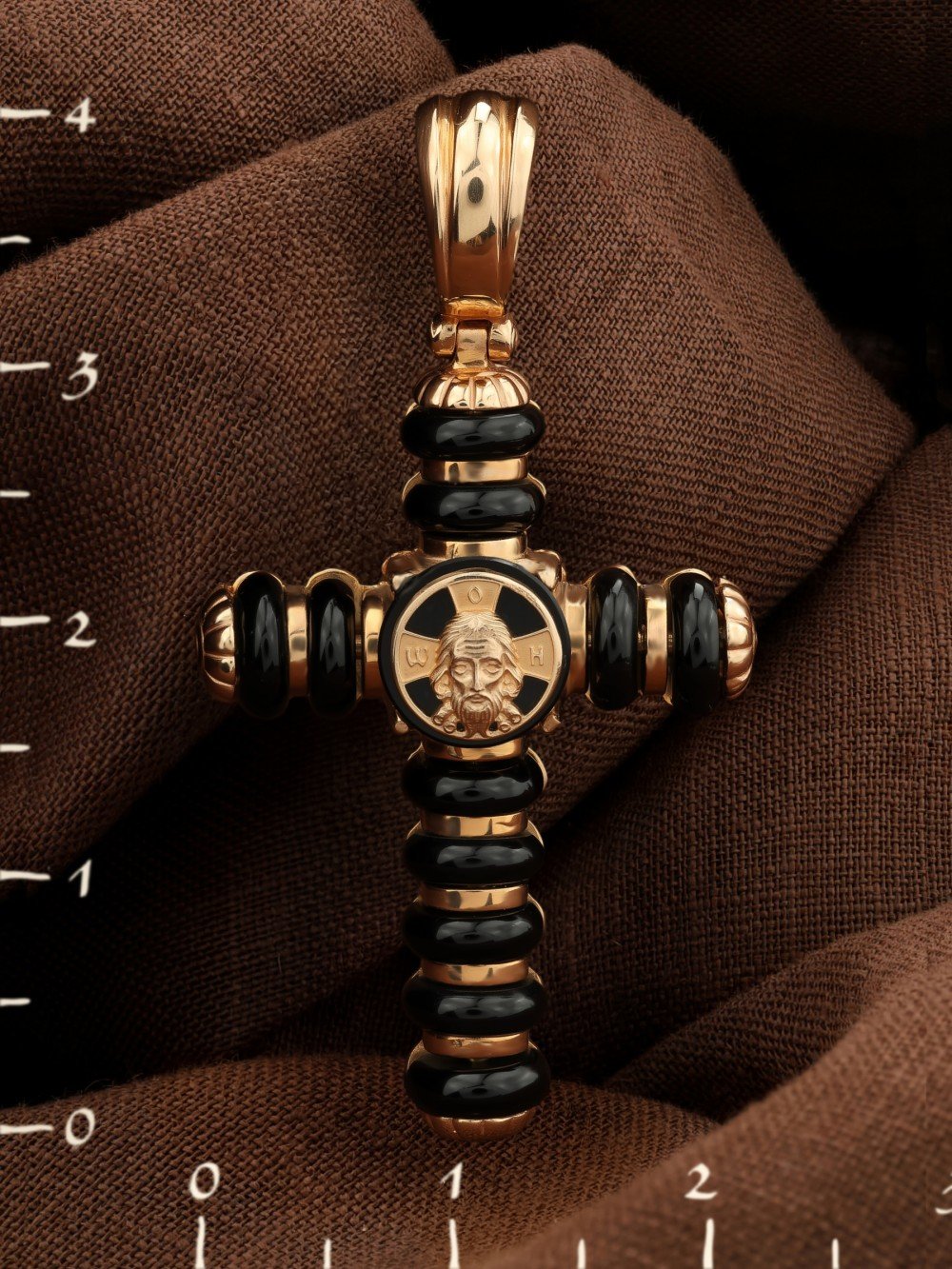 Крест из золота c ониксом