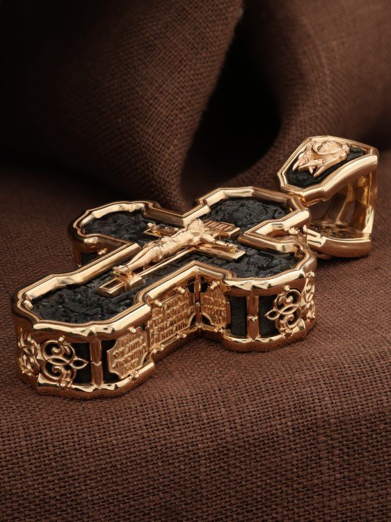 Крест из золота c эбеновым деревом