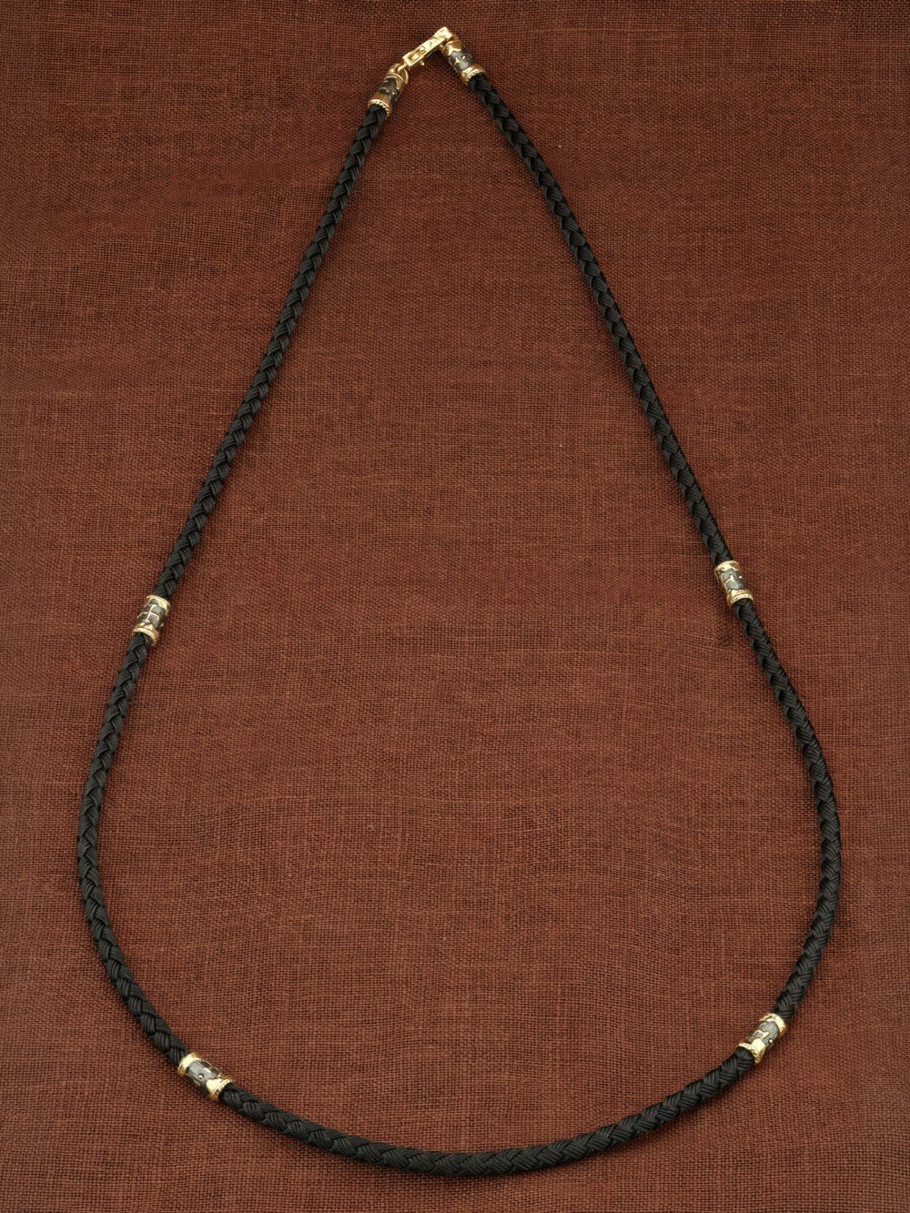 Шнурок шёлковый из лимонного золота c шёлковым шнурком