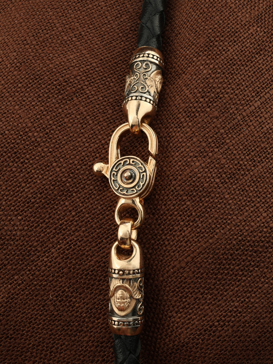 Гайтан из золота c кожаным шнурком и ониксом