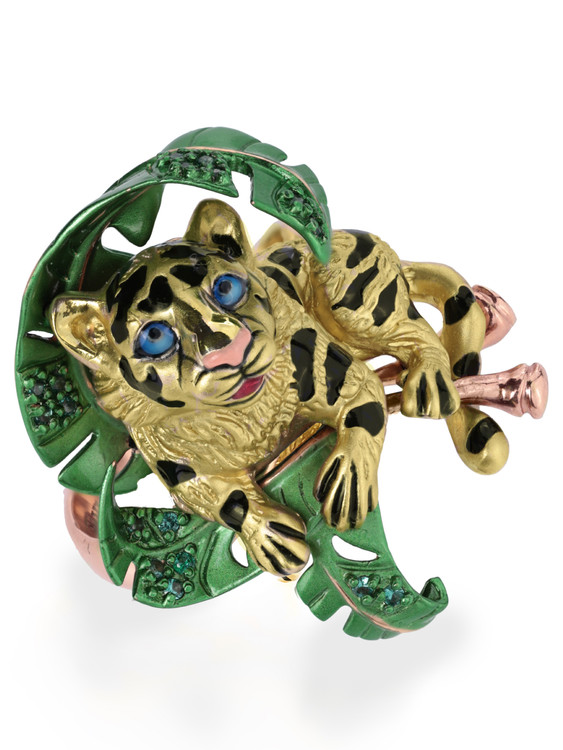 Кольцо из золота c эмалью и изумрудом