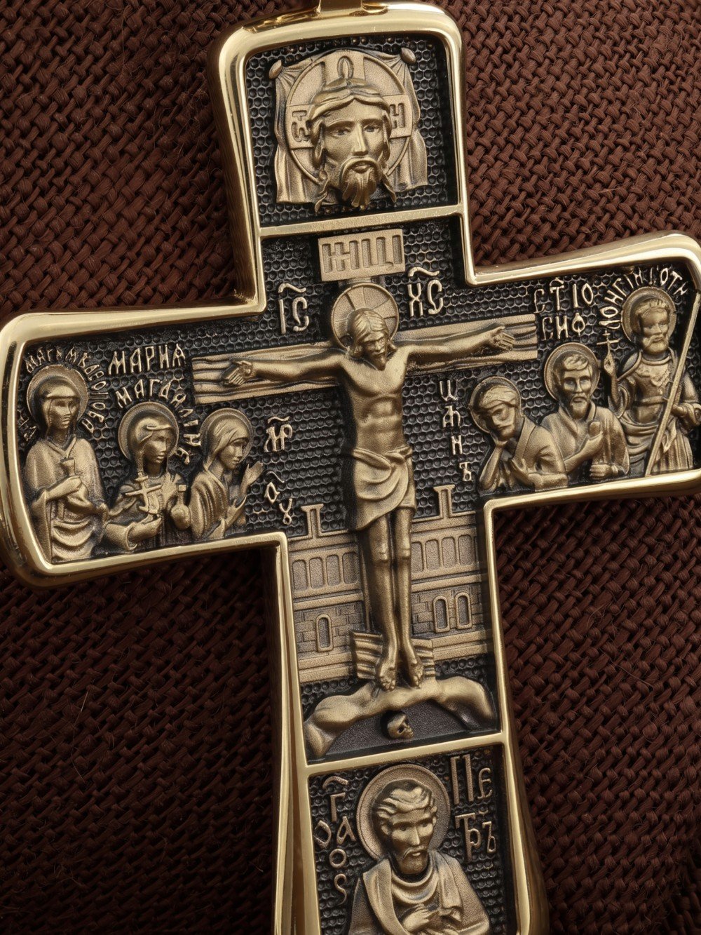 Крест из лимонного золота