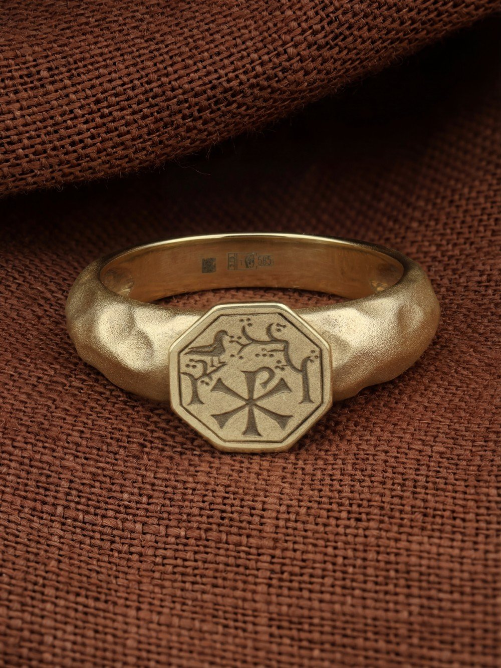 Кольцо из зелёного золота