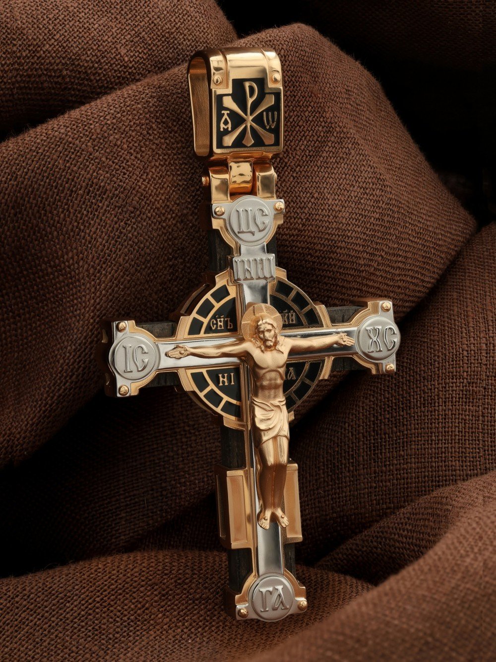 Крест из золота c эмалью и эбеновым деревом