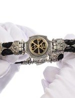 Браслет из серебра 925 пробы и золота 750 пробы c кожаным шнурком и ониксом